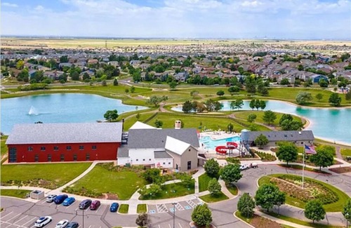 Commerce City House | Spacious 5-bedroom house in wonderful Commerce City with WiFi, fitness room