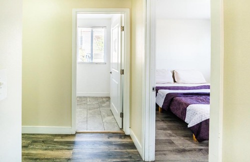 Los Angeles Apartment | Spacious 5 Bedroom 3 Bath Modern Home by Downtown LA With Parking