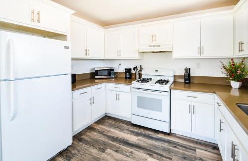 Los Angeles Apartment | Spacious 5 Bedroom 3 Bath Modern Home by Downtown LA With Parking