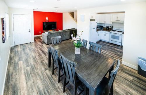 Los Angeles Apartment | Spacious 5 Bedroom 3 Bath Home for Large Groups By DT LA