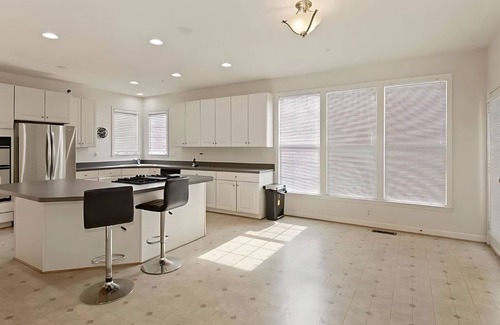 Woodmore House | Spacious 5-bedroom 4-bath house with office in Bowie AC, WiFi. Enjoy your stay
