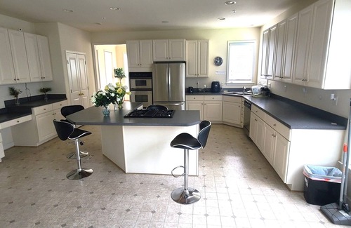 Woodmore House | Spacious 5-bedroom 4-bath house with office in Bowie AC, WiFi. Enjoy your stay