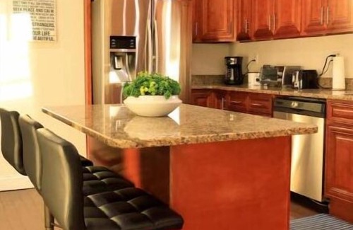 Lynn Apartment | Spacious 5-bedroom apartment with AC, WiFi in pleasant Lynn