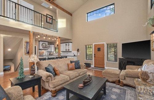 Bass Lake Cabin | Spacious 5 Bedroom Bass Lake Cabin with Bonus Room. Bass Lake Luxury!