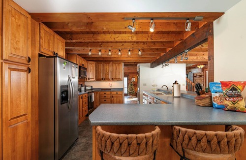 Chester Ski Chalet | Spacious 5-bedroom chalet with AC and WiFi in charming Chester