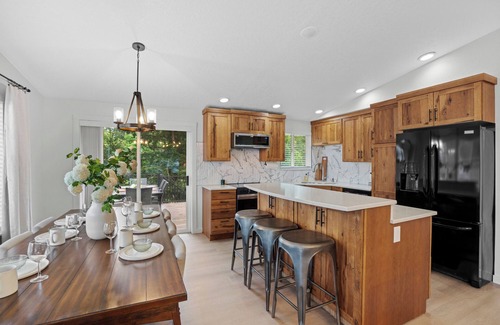 Carver Other | Spacious 5-bedroom farmhouse with WiFi and AC in enchanting Vancouver