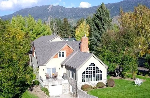 Butte House | Spacious 5 Bedroom, family-friendly home on Stunning Golf Course In Butte, MT