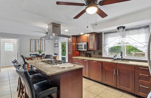 New London House | Spacious 5-bedroom house in charming New London, CT with WiFi & a Game Room.