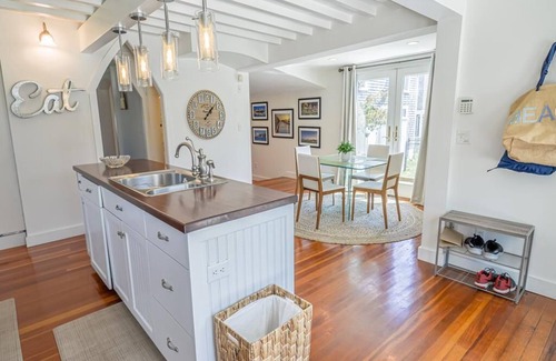 East Chop House | Spacious 5-bedroom house with AC and WiFi in brilliant Oak Bluffs