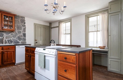 Chester Depot House | Spacious 5-bedroom Historic Stone House near Okemo