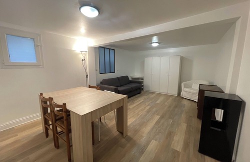 Villejuif House | Spacious 5-bedroom house in tranquil 15’ Paris & Orly aéroport with WiFi