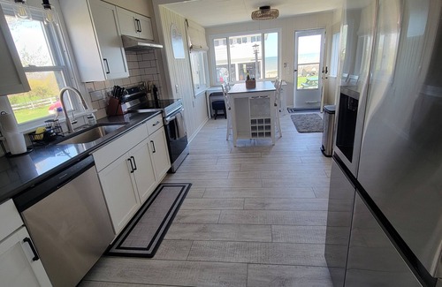 Ashtabula House | Spacious 5-bedroom house with room for 3 families & pups, in charming Ashtabula