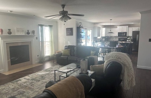 Ashley Oaks House | Spacious 5-bedroom house with AC, WiFi in West Knoxville - 3 bedrooms for rent