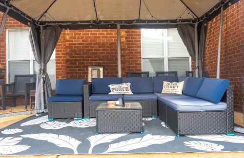 Southaven House | Spacious 5-bedroom house with WiFi, AC and parking in peaceful Southaven.