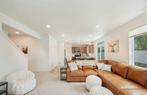 Nampa House | Spacious 5-bedroom home in Prime Central Location