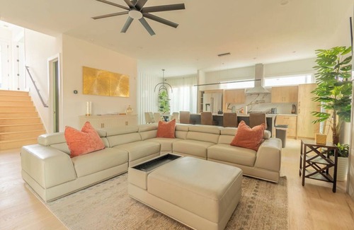 Edgewood House | Spacious 5-Bedroom home w/Free Parking, Rooftop Deck 5 minutes from DT Atlanta