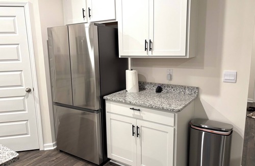 Newnan House | Spacious 5-Bedroom Home Near Piedmont Hospital in Newnan with AC, WiFi, W&D