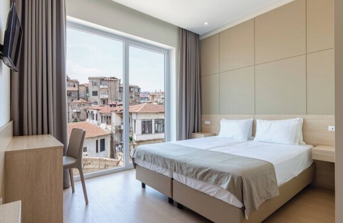 Aksaray Apartment | Spacious 5-bedroom hotel suites in terrific Istanbul with WiFi, AC