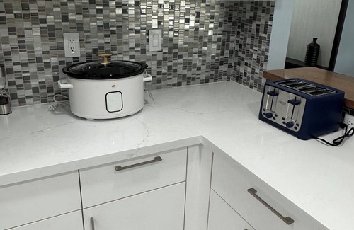 Parkland House | Spacious 5-bedroom house with fitness Area, WiFi in charming Parkland