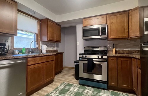 Waukegan House | Spacious 5-bedroom house near Great Lakes Naval Base!