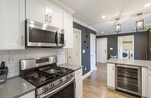Decatur House | Spacious 5-bedroom house with AC and WiFi in awesome Decatur