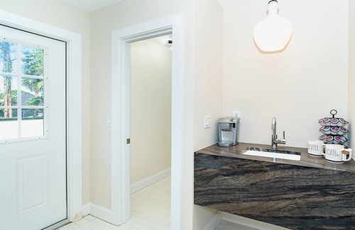 Laurel House | Spacious 5-bedroom house in charming Nokomis with AC, WiFi