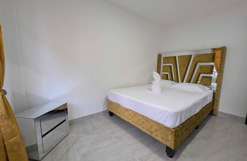 Cali Hotel | Spacious 5-bedroom house with garage and double kitchens