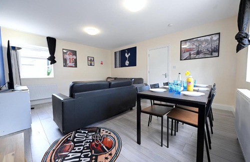 Upper Edmonton Apartment | SPACIOUS 5 BEDROOM HOUSE NEXT TO TOTTENHAM STADIUM