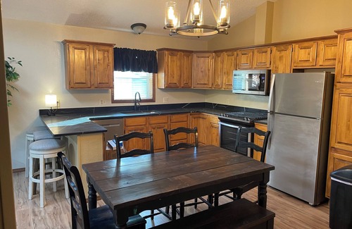 Berkley House | Spacious 5-bedroom house with WiFi, AC in charming Arvada