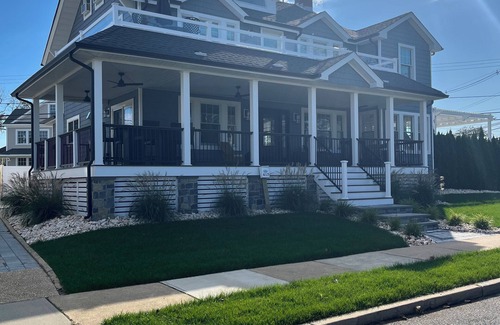 Wall House | Spacious 5-bedroom house with WiFi and AC in tranquil Belmar