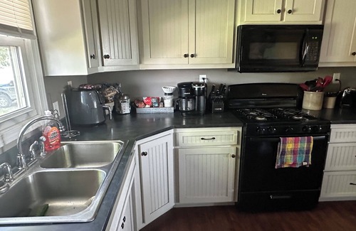 Butler House | Spacious 5-bedroom house with AC, WiFi in tranquil Butler. Right outside of town