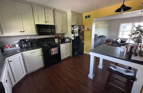 Butler House | Spacious 5-bedroom house with AC, WiFi in tranquil Butler. Right outside of town