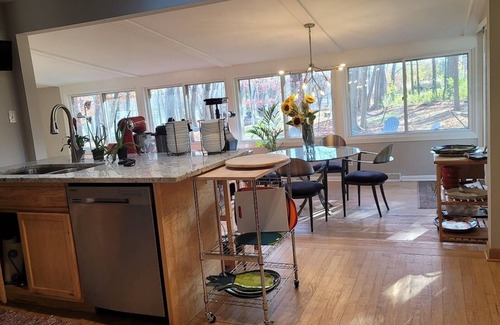 Mequon House | Spacious 5-bedroom house in awesome Mequon with WiFi, fitness room