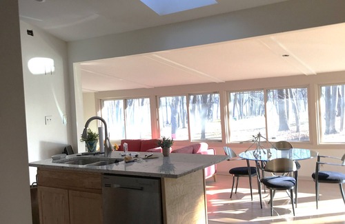 Mequon House | Spacious 5-bedroom house in awesome Mequon with WiFi, fitness room