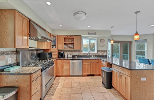 Walton Park House | Spacious 5-bedroom house with pool