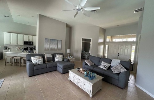 Valencia Lakes House | Spacious 5-bedroom house in superb Naples with AC, WiFi, pool and much more.