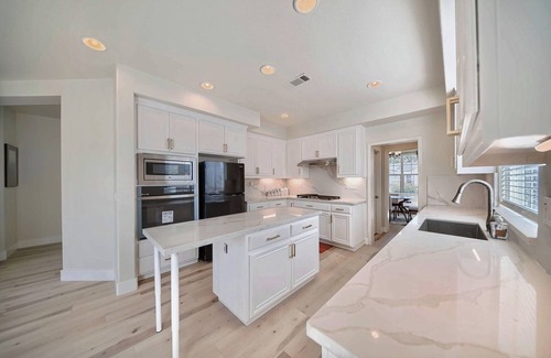 Tracy House | Spacious 5-bedroom house in charming Tracy with AC, WiFi