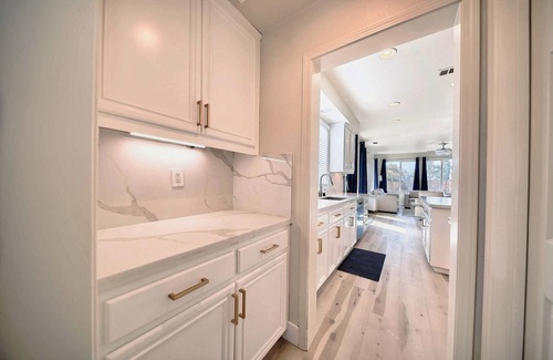 Tracy House | Spacious 5-bedroom house in charming Tracy with AC, WiFi