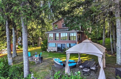 Winthrop House | Spacious 5-bedroom lakefront home on pristine Lower Narrows Pond in Winthrop
