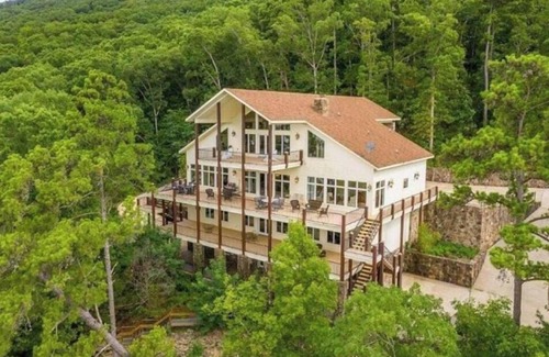 Quitman House | Spacious 5-bedroom lake house in quaint Quitman.