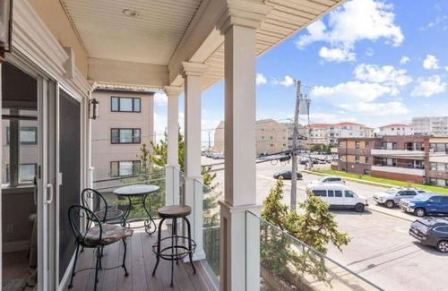 Long Beach House | Spacious 5-bedroom ocean view house with AC, WiFi in lovely Long Beach