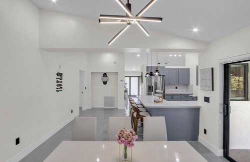 Lauderhill House | Spacious 5-bedroom Private house in Prime Location in Fort Lauderdale-Lauderhill