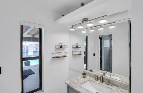 Lauderhill House | Spacious 5-bedroom Private house in Prime Location in Fort Lauderdale-Lauderhill