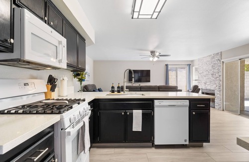 Pumpkin Center House | Spacious 5-bedroom house in delightful Bakersfield with AC, WiFi, Pet Friendly
