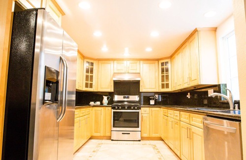 Valle Lindo House | Spacious 5 Bedroom 4 Bathroom with Sauna & Jacuzzi