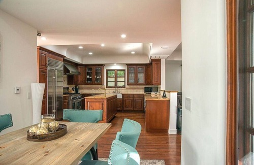 Hollywood Hills House | Spacious 5-bedroom house with WiFi, AC in fabulous Los Angeles