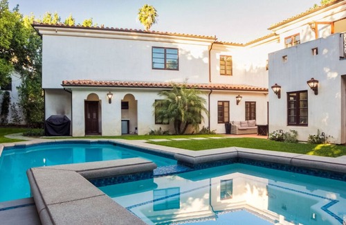 Hollywood Hills House | Spacious 5-bedroom house with WiFi, AC in fabulous Los Angeles