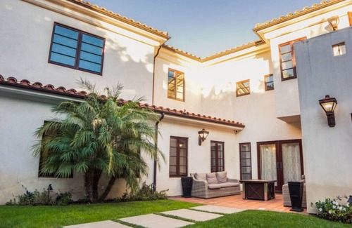 Hollywood Hills House | Spacious 5-bedroom house with WiFi, AC in fabulous Los Angeles