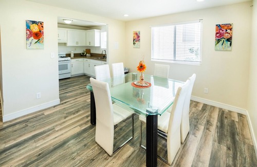 Boyle Heights Apartment | Spacious 5-Bedroom 3-Bath Sleeps 10 close to Downtown Los Angles With 2-Parking