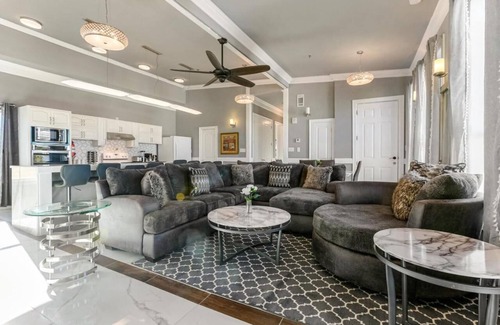 Faubourg Lafayette Condo | Spacious 5-bedroom condo in charming New Orleans